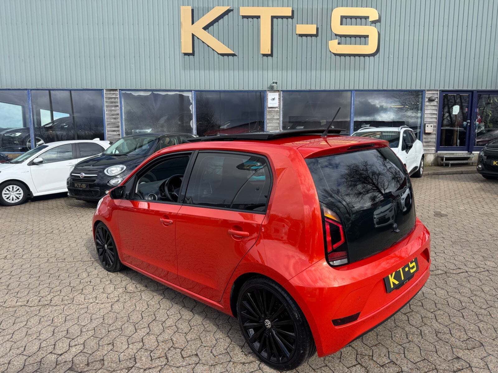 Orange VW UP! fra 2017