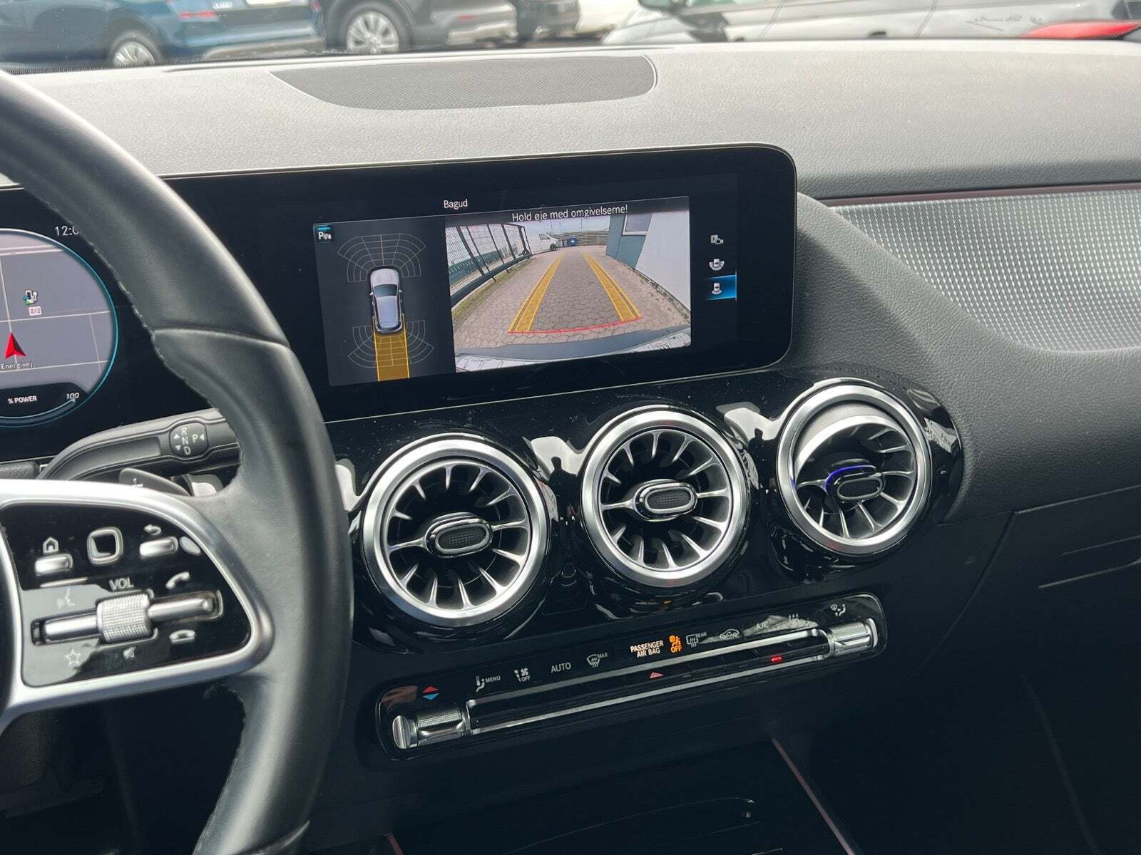 Grå Mercedes EQA250 fra 2021