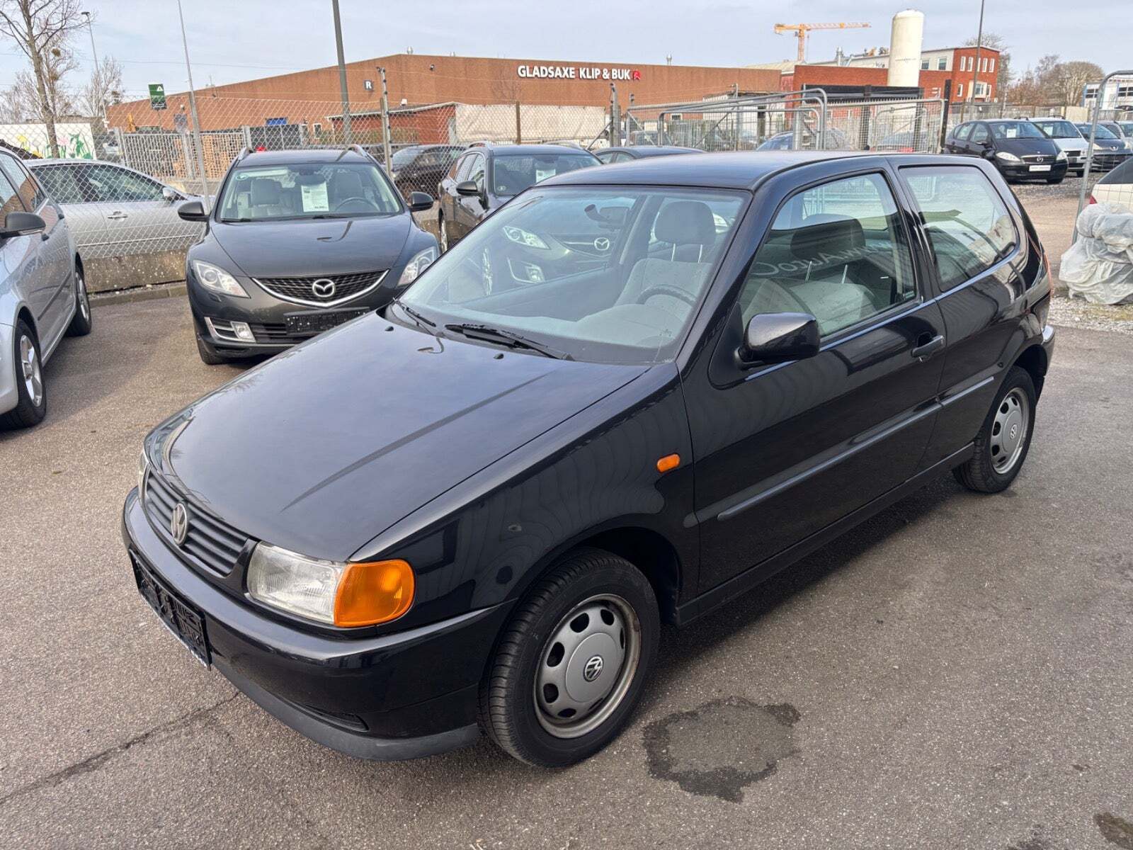 Sort VW Polo fra 1997