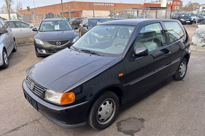 Sort VW Polo fra 1997