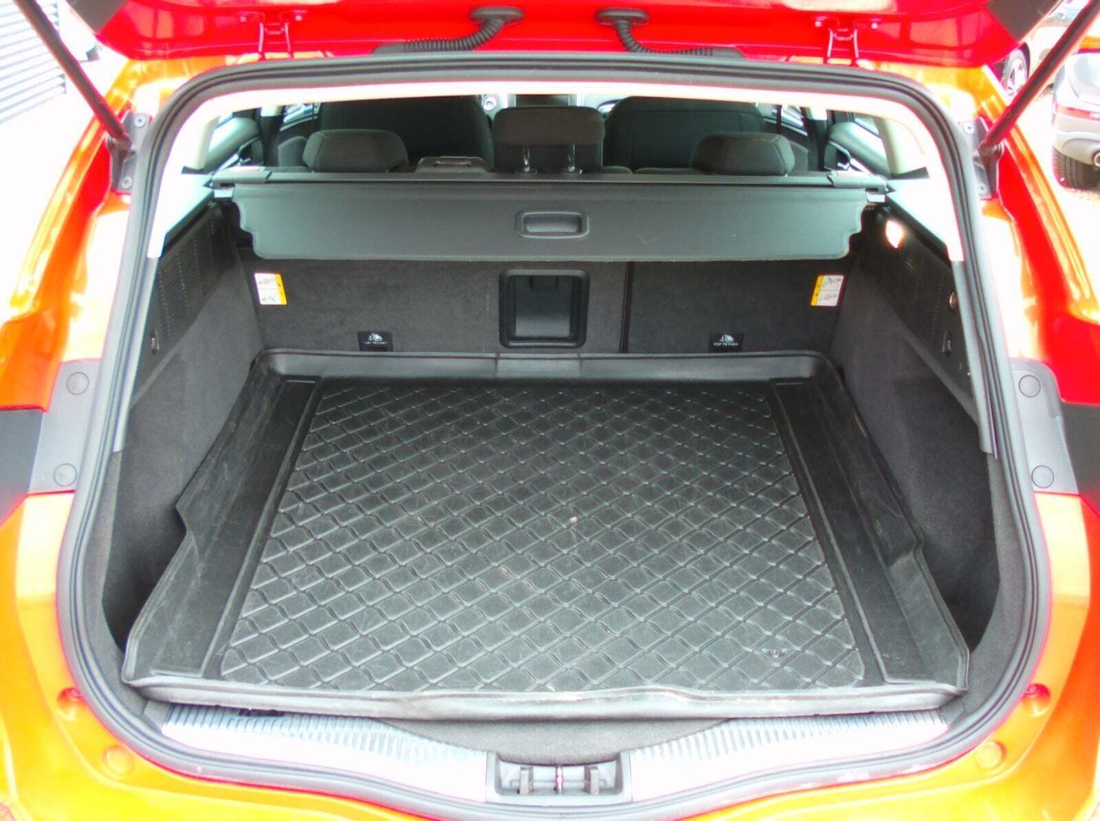 Rød Ford Mondeo fra 2018