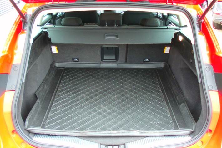 Rød Ford Mondeo fra 2018