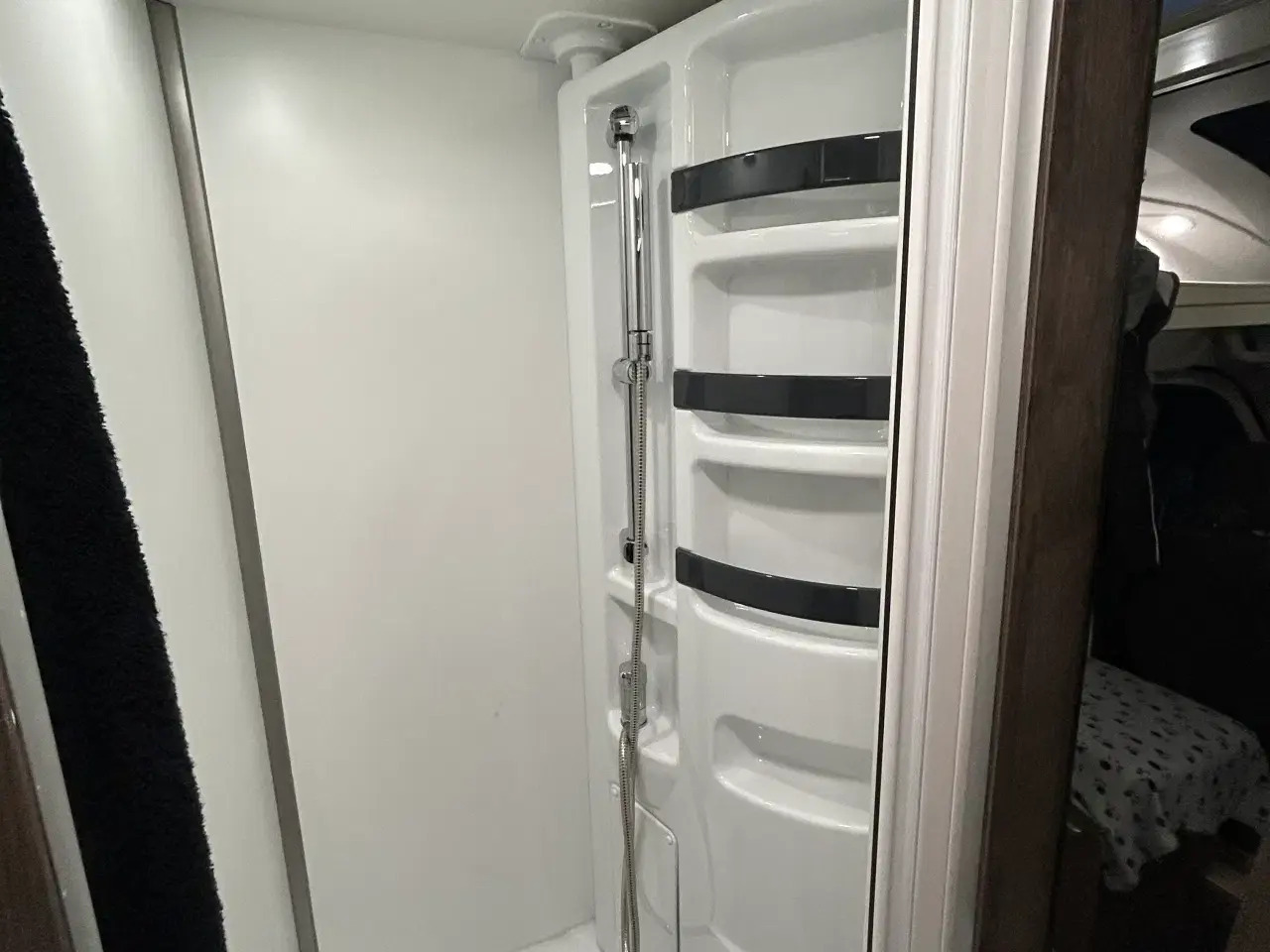 Hvid Ford E-Transit Custom Kombi 320 L1 fra 2024