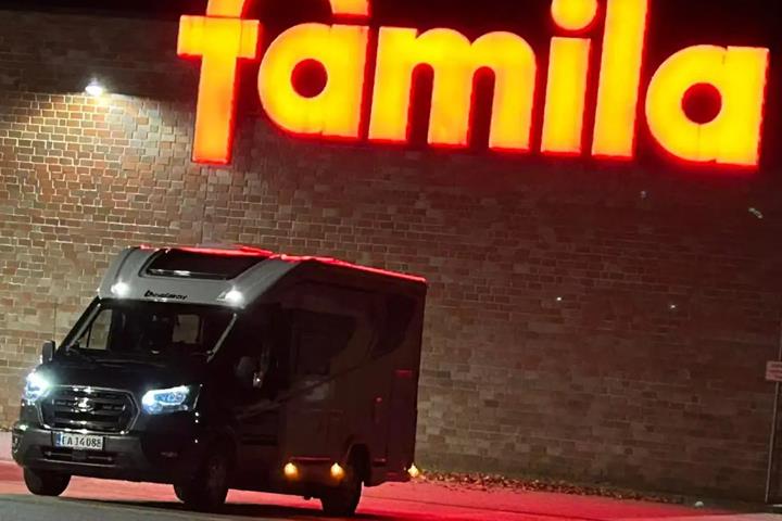 Hvid Ford E-Transit Custom Kombi 320 L1 fra 2024