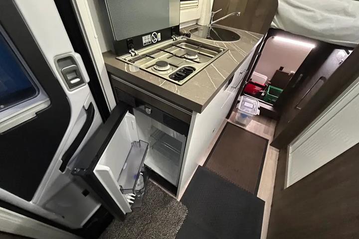Hvid Ford E-Transit Custom Kombi 320 L1 fra 2024