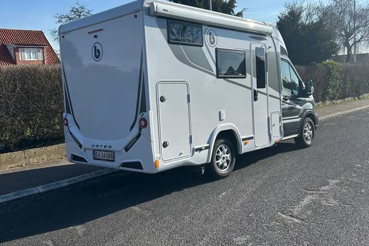 Hvid Ford E-Transit Custom Kombi 320 L1 fra 2024