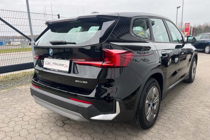 Sort BMW iX1 fra 2023