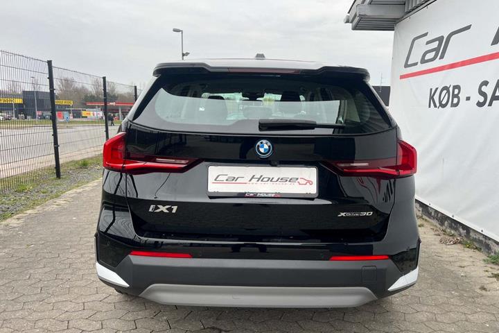 Sort BMW iX1 fra 2023