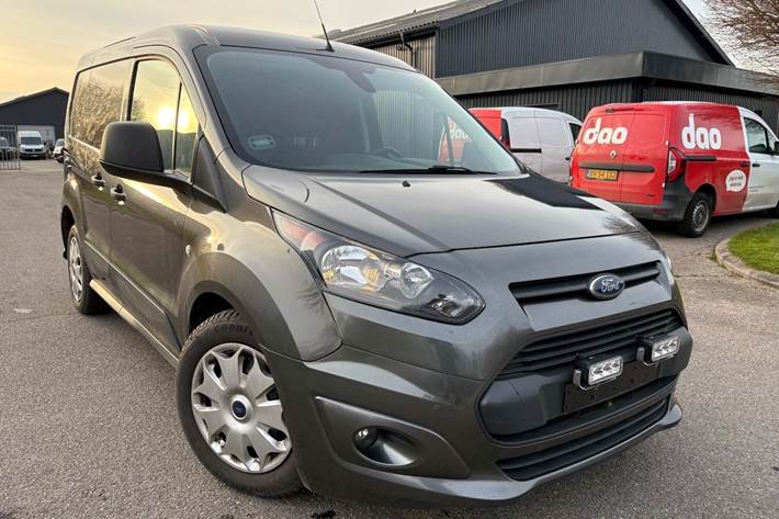 Sort Ford Transit Connect fra 2018 set udefra