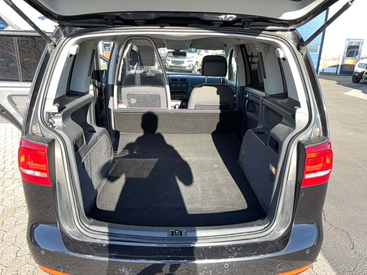 Sort VW Touran fra 2014