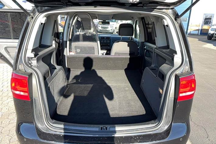 Sort VW Touran fra 2014