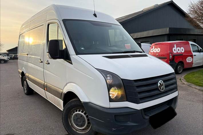Hvid VW Crafter fra 2014 set udefra