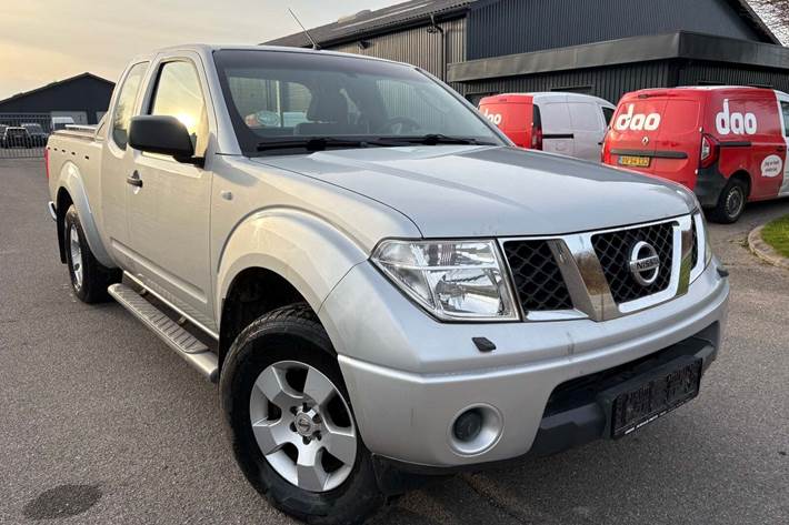 Gul Nissan Navara fra 2008