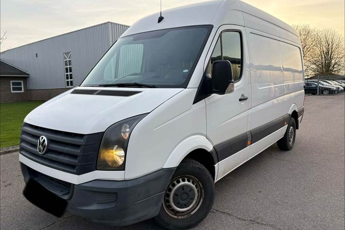 Hvid VW Crafter fra 2014 set udefra