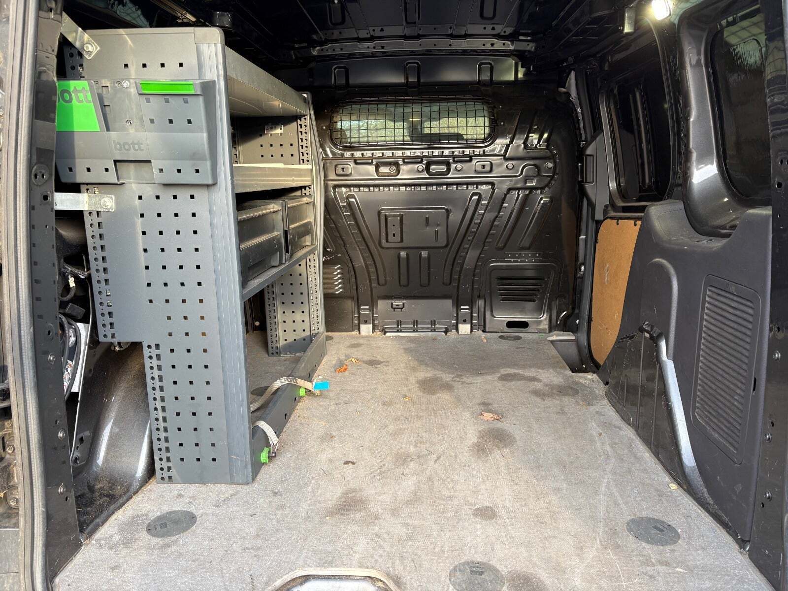 Sort Ford Transit Connect fra 2018