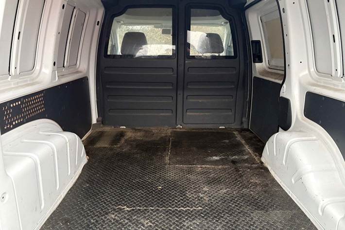 Hvid VW Caddy fra 2012