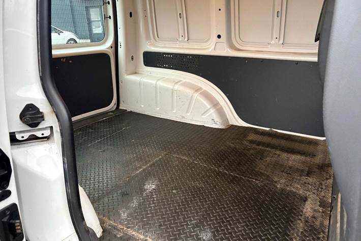 Hvid VW Caddy fra 2012