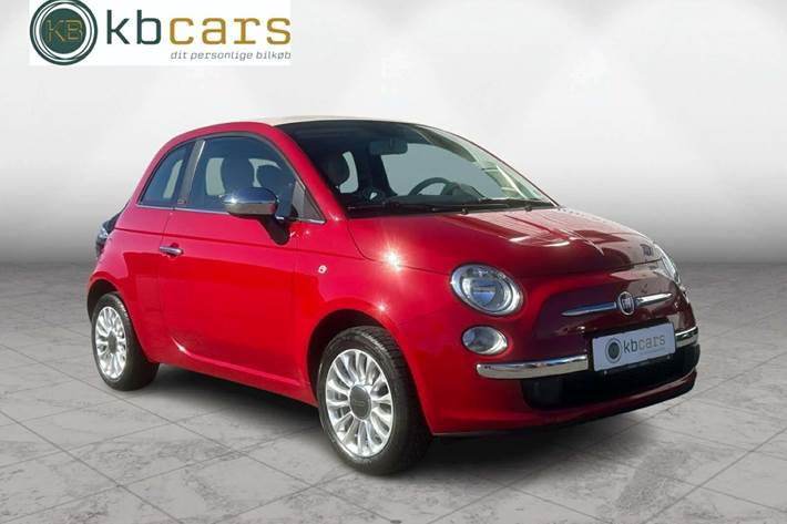 Rød Fiat 500C fra 2014 set udefra