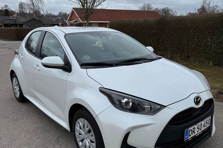 Hvid Mazda 2 fra 2022