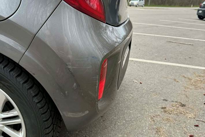 Grå Kia Picanto 1.0 fra 2021