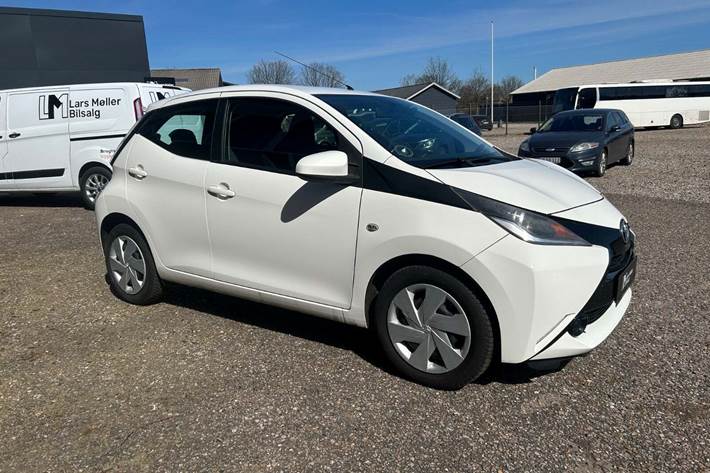 Hvid Toyota Aygo fra 2015