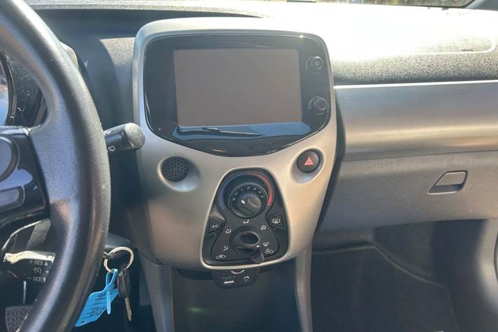 Hvid Toyota Aygo fra 2015