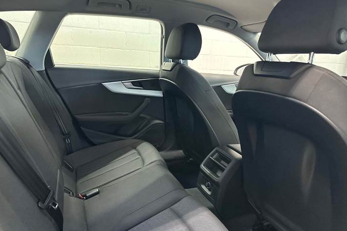 Hvid Audi A4 fra 2018