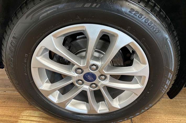 Sort Ford Kuga fra 2021