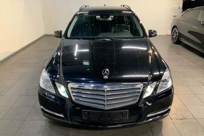Sort Mercedes E200 fra 2011