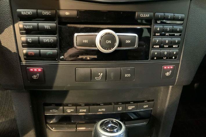 Sort Mercedes E200 fra 2011