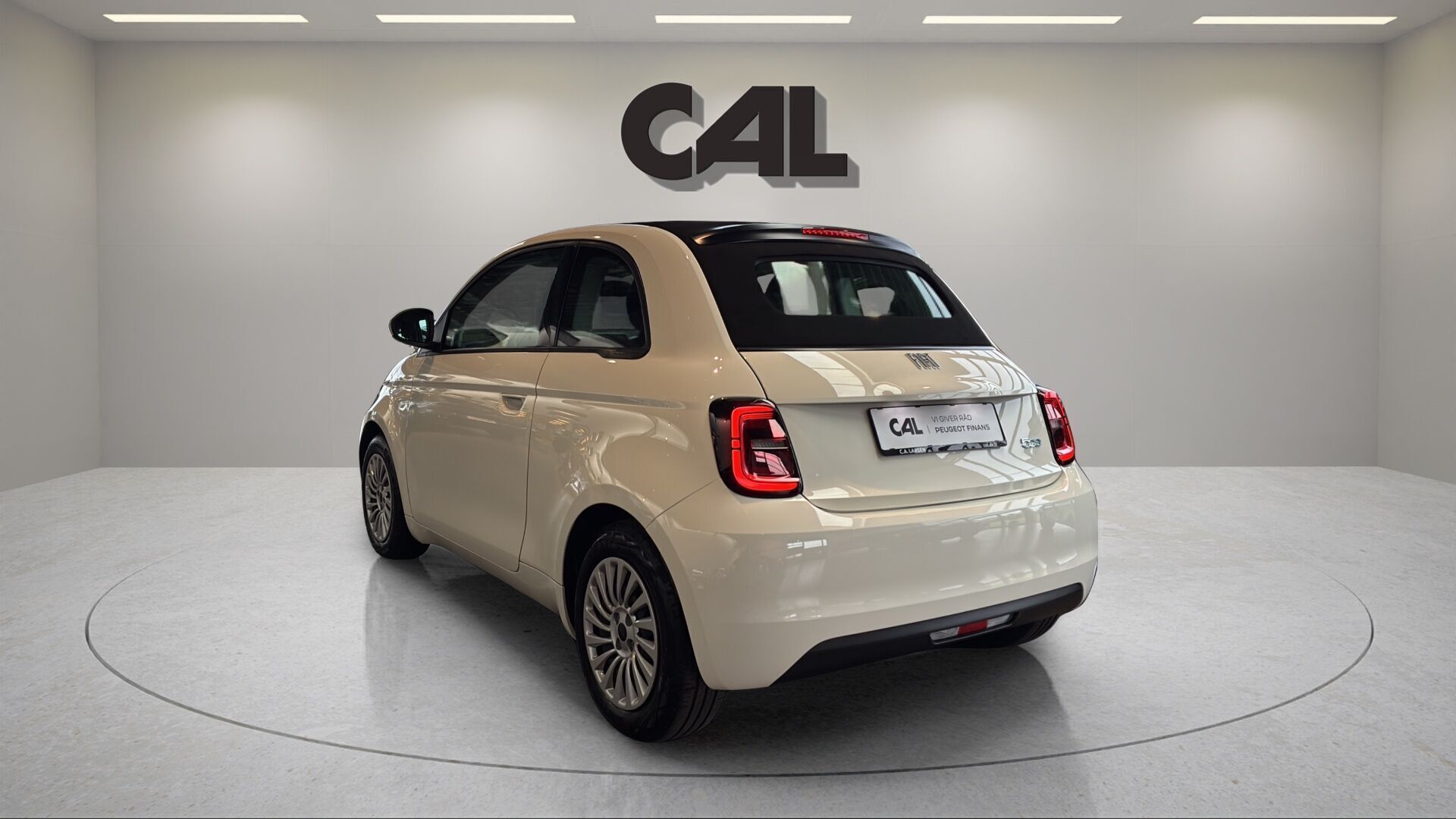Hvid Fiat 500e fra 2023