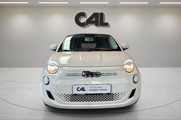 Hvid Fiat 500e fra 2023