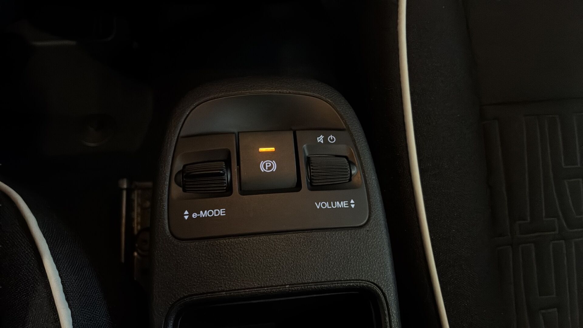 Hvid Fiat 500e fra 2023