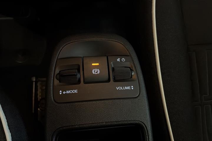 Hvid Fiat 500e fra 2023