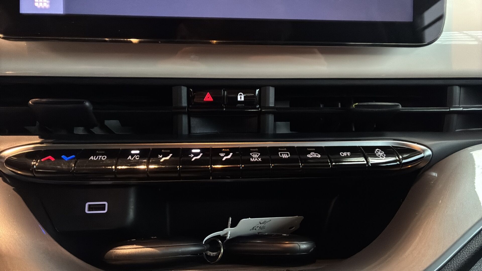 Hvid Fiat 500e fra 2023