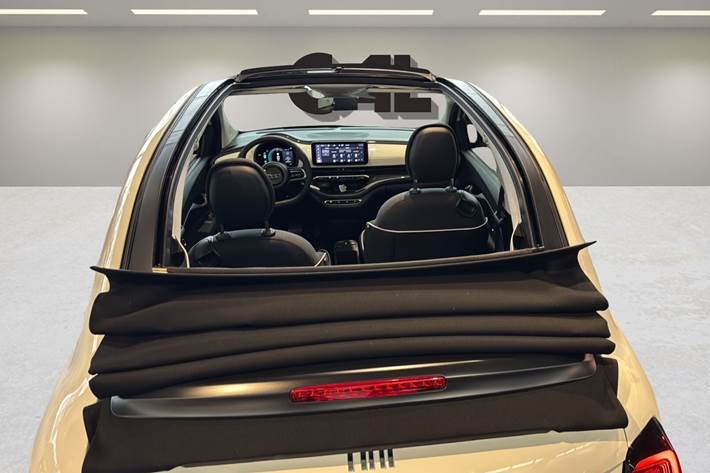 Hvid Fiat 500e fra 2023