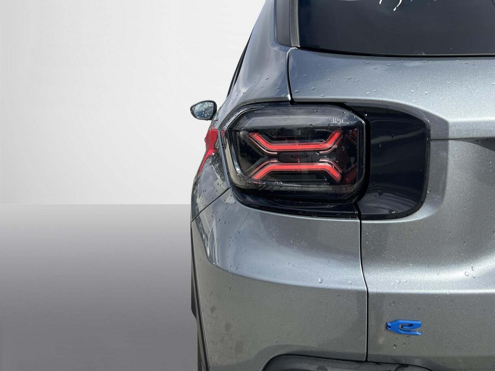 Grå Jeep Avenger fra 2025