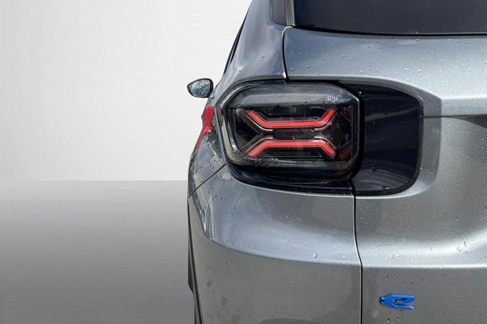 Grå Jeep Avenger fra 2025