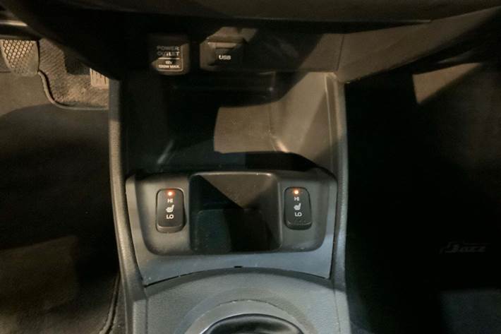 Grå Honda Jazz fra 2014