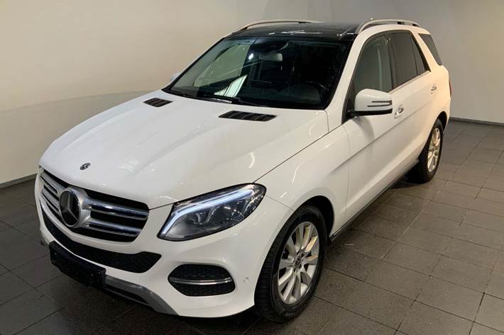 Hvid Mercedes GLE350 d fra 2018 set udefra