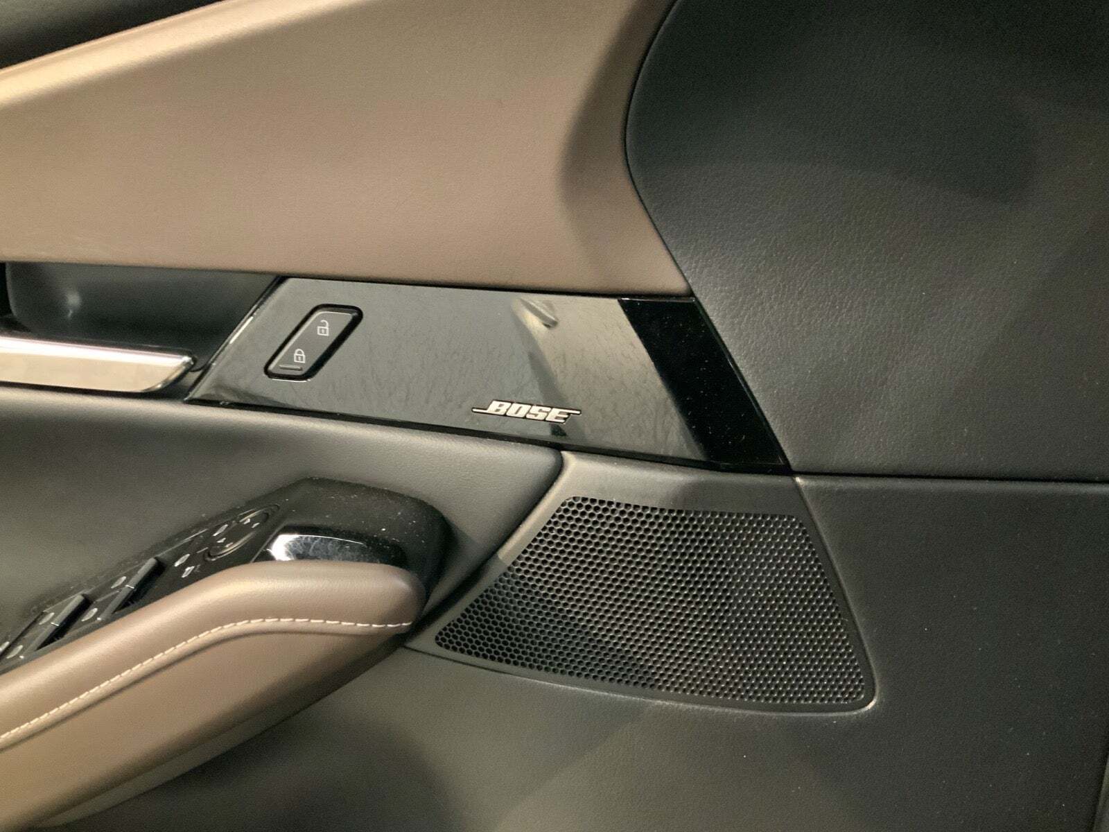 Sølv Mazda CX-30 fra 2019