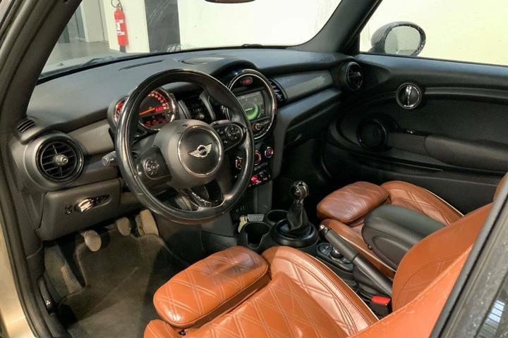 Sølv Mini Cooper fra 2016