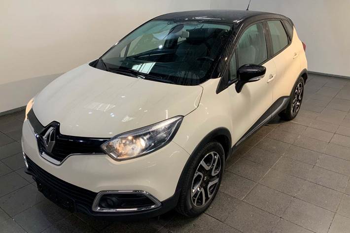 Beige Renault Captur fra 2015 set udefra
