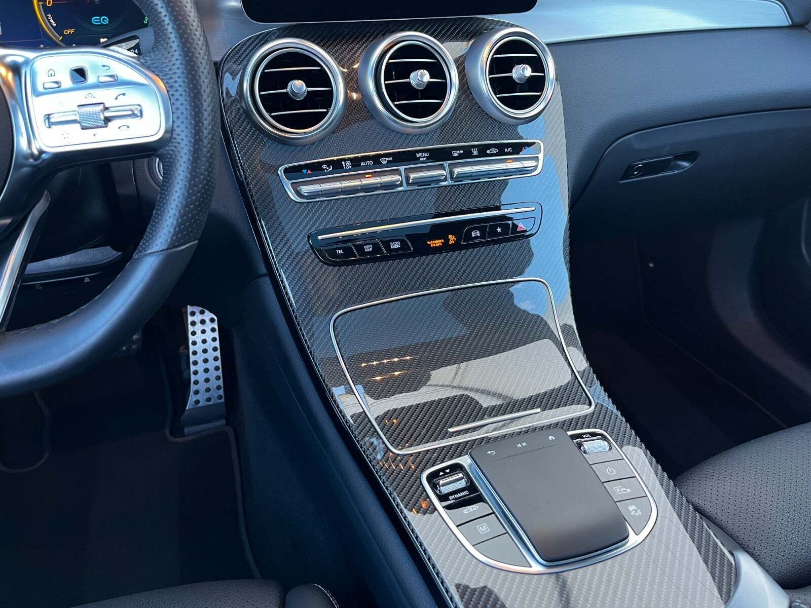 Blå Mercedes GLC300 e fra 2022