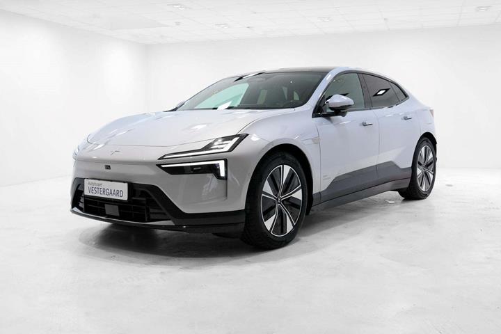 Sølv Polestar 4 fra 2025 set udefra