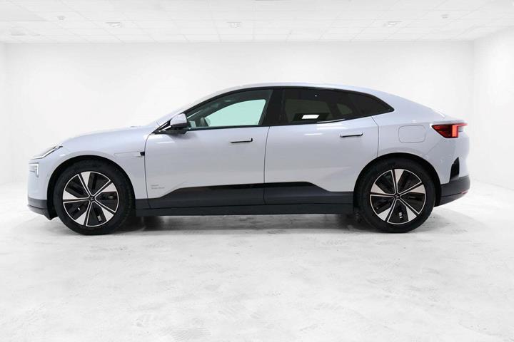 Sølv Polestar 4 fra 2025