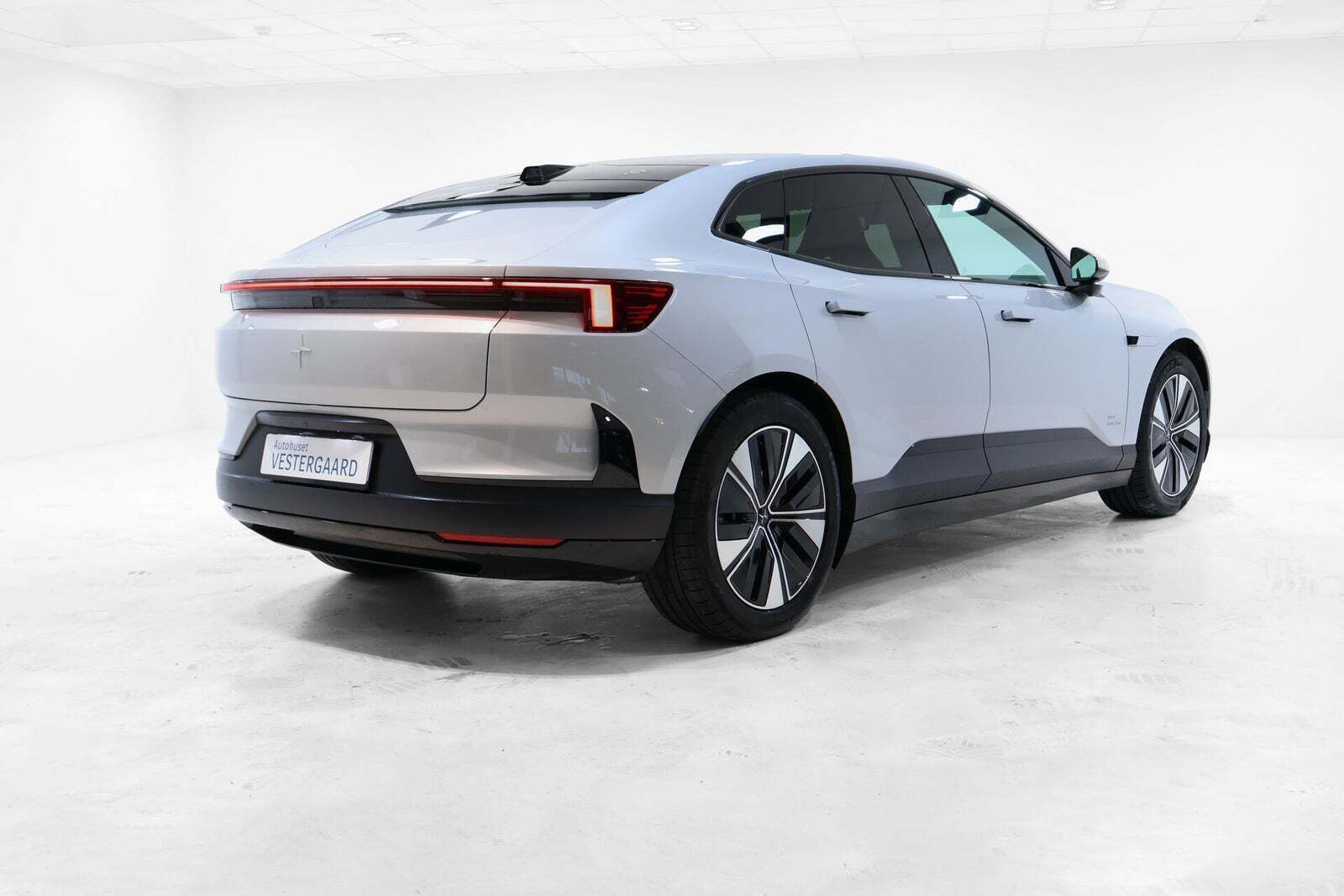 Sølv Polestar 4 fra 2025
