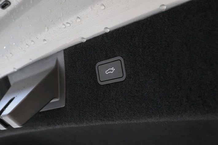 Sølv Polestar 4 fra 2025