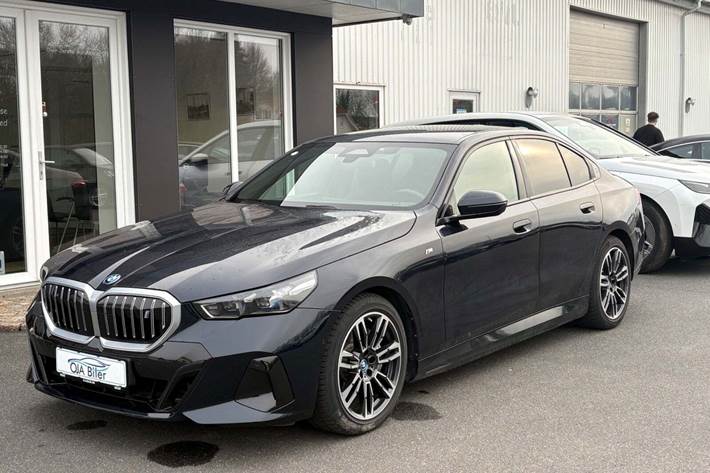 Sort BMW i5 fra 2024