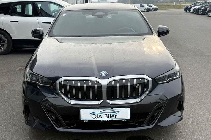 Sort BMW i5 fra 2024